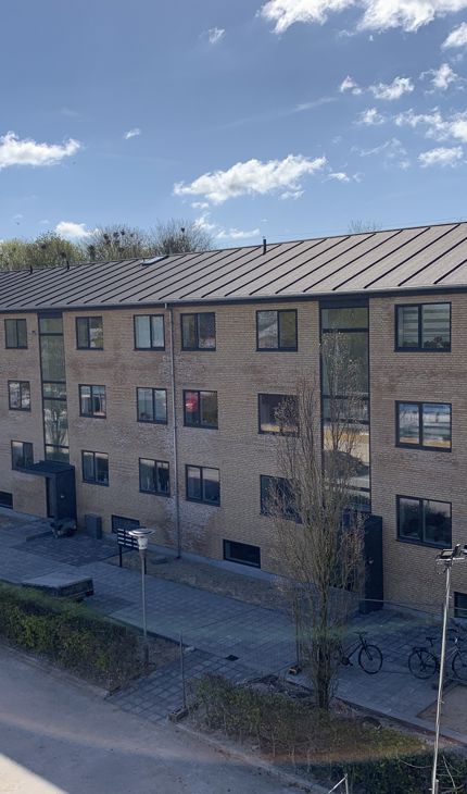 Stort renoveringsprojekt i Aalborg får 10.000 kvadratmeter slidstærke vinylgulve