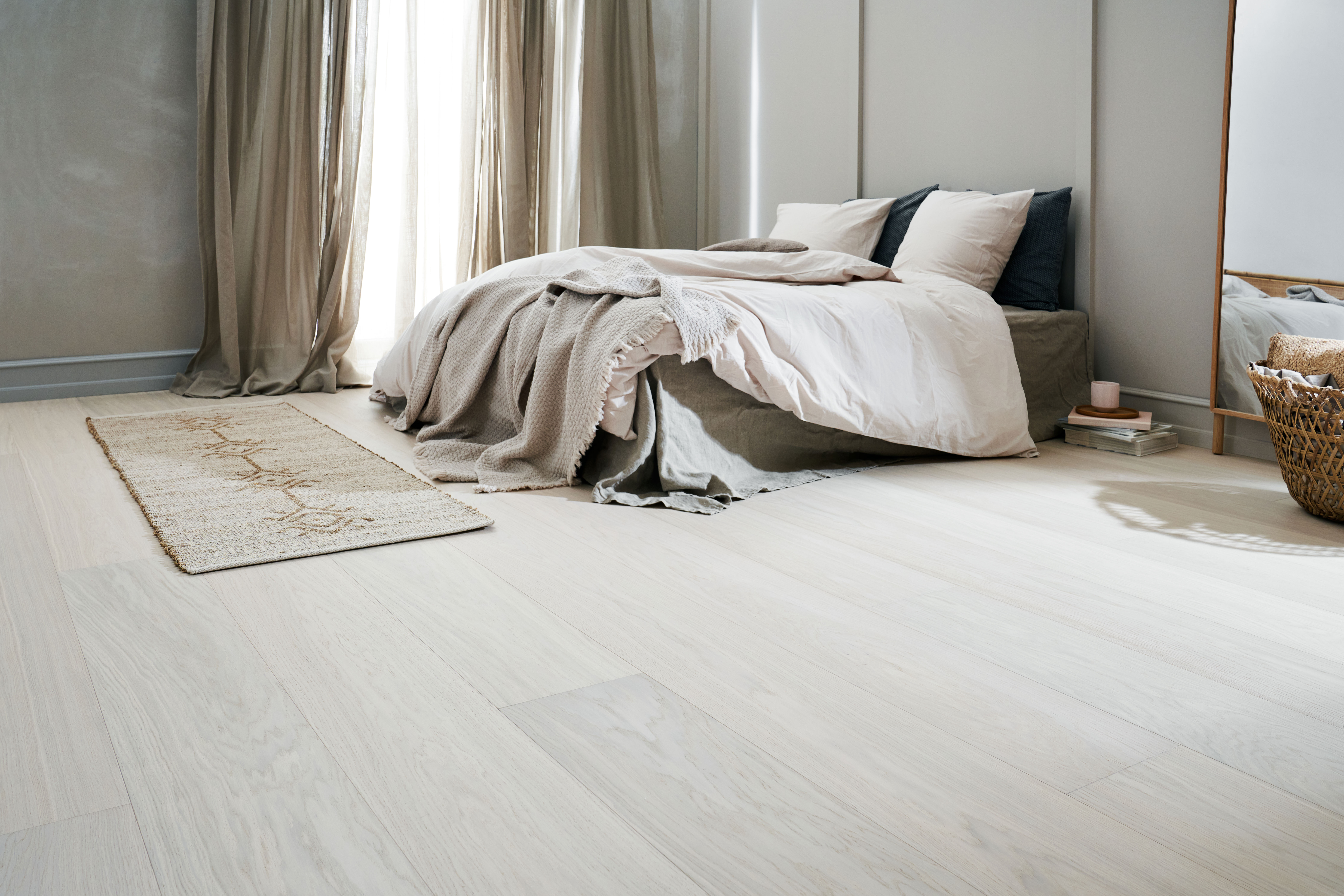 Flot innoplank i eg med ultramat lak i creme - 147090