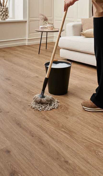 Sådan fjerner du uønskede pletter fra dit trægulv